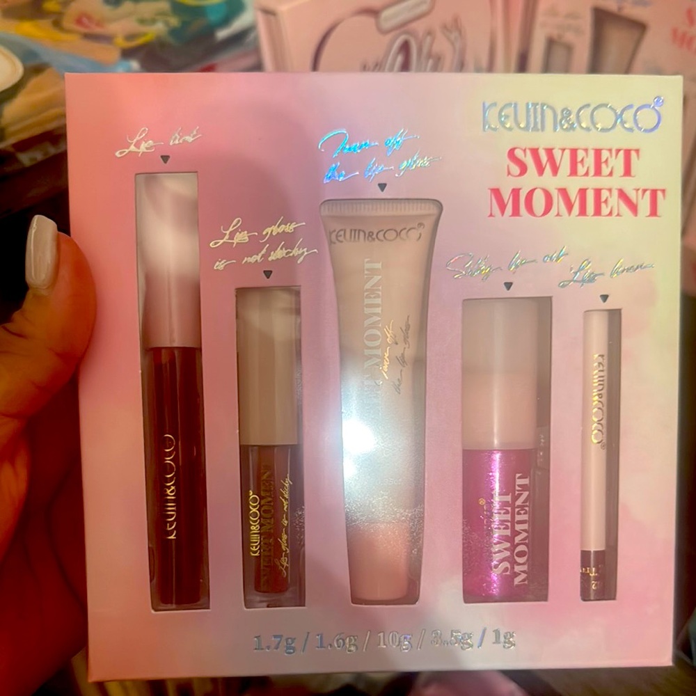 Incoco Sweet Moment Lip Set - Pink and Red